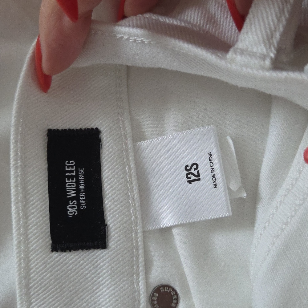 Express 90s High RISE White Jeans - Picture 3 of 7